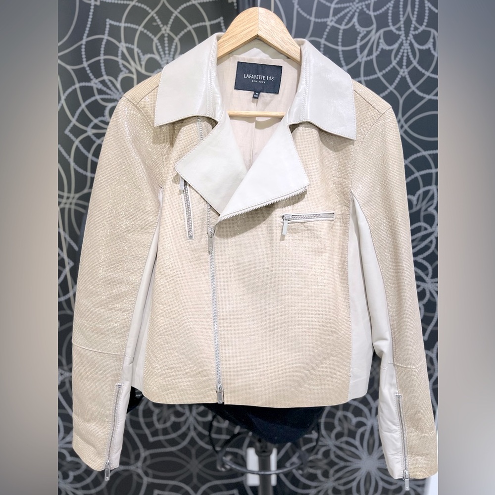 Lafayette 148 New York jacket. Size medium in a beautiful beige color.
